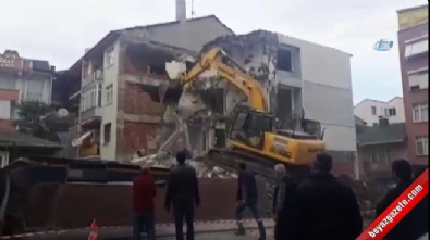 İş makinesi yanlış binayı yıkmaya başlayınca binadakiler şaşkına döndü 