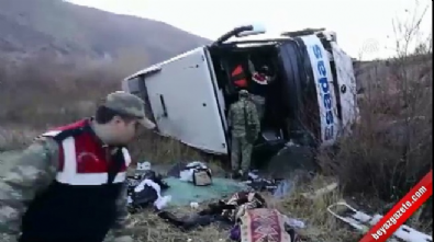 Erzincan'da yolcu otobüsü şarampole devrildi: 1 ölü 10 yaralı 