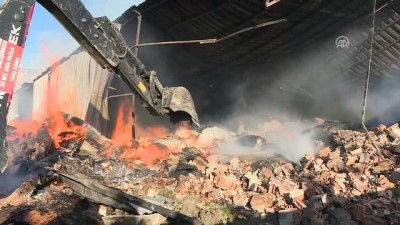 yangina mudahale - Arnavutköy'de koli fabrikasında yangın (2) - İSTANBUL Videosu