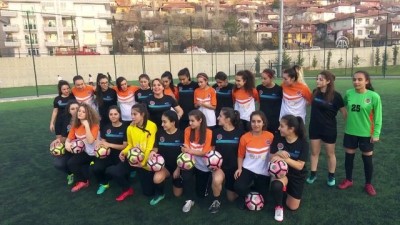 turab - CHP Genel Başkan Yardımcısı Cankurtaran, kadın futbolcularla maça çıktı - ANKARA Videosu