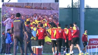 forma - Göztepeli futbolcu Kadu: 'Göztepe'de çok iyi şeyler olacağını hissetmiştim' - İZMİR Videosu