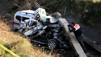 ticari arac - Ehliyetsiz sürücünün kullandığı araç su kanalına düştü: 2 ölü - MANİSA Videosu