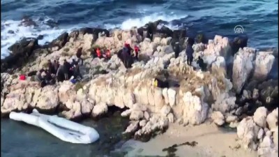 mahsur kaldi - Göçmenler kayalıklarda mahsur kaldı (4) - İZMİR Videosu