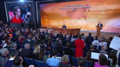 televizyon sunucusu - Devlet başkanı seçimlerinde aday olacağını açıklayan Kseniya Sobçak, Putin'e soru yöneltti - MOSKOVA  Videosu