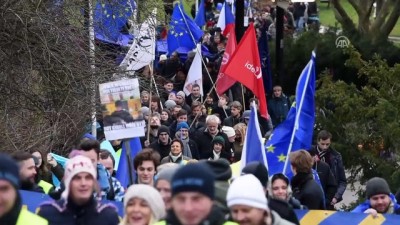 konferans - Aşırı sağcı liderlerin konferansı protesto edildi - PRAG Videosu