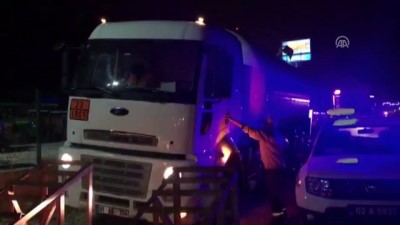 trol - LPG tankeri ile otomobil çarpıştı: 4 yaralı - ADIYAMAN Videosu