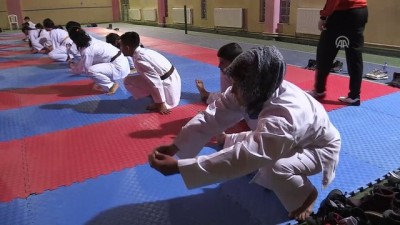 karate - Karateci anne madalya istiyor - UŞAK  Videosu