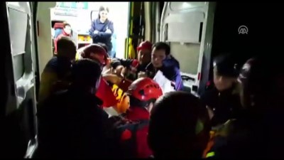 mahsur kaldi - Kayalıklardan düşen çocuk kurtarıldı - DENİZLİ  Videosu
