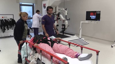 ilac tedavisi - Yatağa mahkumdu robotik cihazla ayağa kalktı - ADANA  Videosu