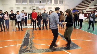 halk oyunlari - Hafta içi şifa dağıtıyor hafta sonu tango öğretiyor - ELAZIĞ\BİNGÖL  Videosu