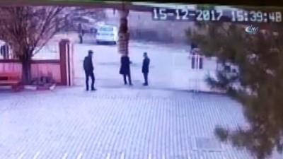 okul bahcesi -  Öğrencisini korumak için canını hiçe saydı... Iğdır’da Öğretmenin darp edilmesi güvenlik kamerasına yansıdı Videosu