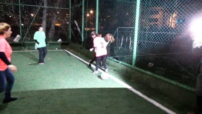 engelli ogrenci -  Bursa'da fıkra gibi olay...Bursalı kadınlardan kuralsız futbol Videosu