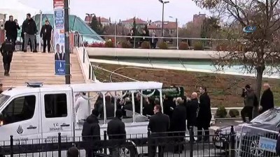 cenaze araci -  Eski Başbakan Mesut Yılmaz'ın oğlu Yavuz Yılmaz'ın cenazesi Marmara İlahiyat Fakültesi Camii'nde getirildi  Videosu