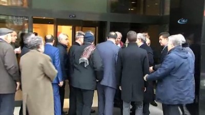 cenaze araci -  Eski Başbakan Mesut Yılmaz, oğlunun cenazesini hastaneden aldı  Videosu