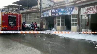 saglik ekipleri - Otomobilin LPG deposu patladı: 3 yaralı - MALATYA  Videosu