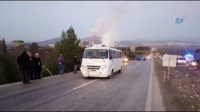 ogrenci servisi -  Öğrenci servisi ile otomobil çarpıştı: 8 yaralı Videosu