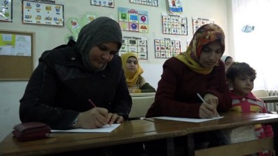  Suriyeliler 'Türkçe' öğrenerek hayata tutunuyor 