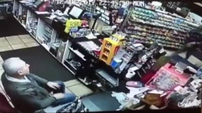 market -  - Bıçaklı soyguncu tabancayı görünce çark etti  Videosu