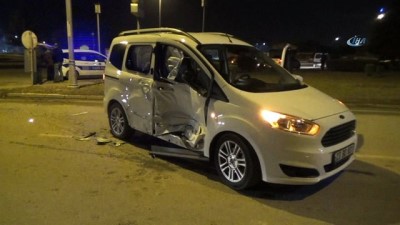 polis merkezi -  Elazığ'da kaza: 3 yaralı  Videosu