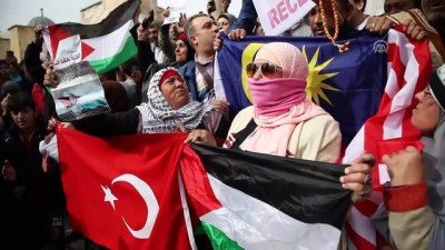 Mescid-i Aksa’daki teşekkür gösterisinde Erdoğan fotoğrafları ve Türkiye bayrakları açıldı - KUDÜS
