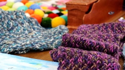 ogretmenler -  Engellerini örgü örerek aşıyorlar  Videosu