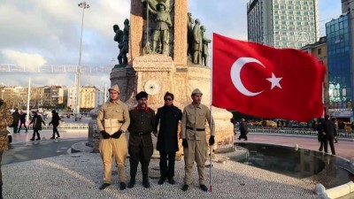 Sarıkamış şehitleri için Taksim'de 2 saat nöbet - İSTANBUL