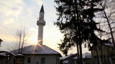 siginmacilar - Sokakta kalan sığınmacılara Bosnalı imam sahip çıktı - SARAYBOSNA  Videosu