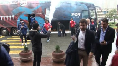 hava muhalefeti - Trabzonspor meşalelerle uğurlandı  Videosu