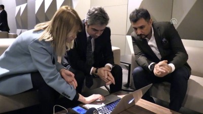 hava saldirisi - Oyuncu Necati Şaşmaz ve Cahit Kayaoğlu, Anadolu Ajansının 'Yılın Fotoğrafları' oylamasına katıldı - KONYA  Videosu
