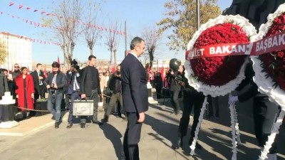 sehitlik abidesi - Başbakan Yardımcısı Şimşek - Gaziantep'in kurtuluşunun 96. yıl dönümü  Videosu
