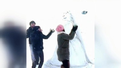  İran sınırdaki öğretmenlerden ‘Kardan Kadın’ 