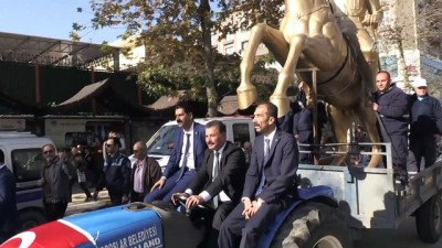 olumsuz - Atatürk heykeli yerleştirileceği alana konvoy ile getirildi - MERSİN  Videosu