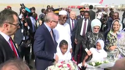 Cumhurbaşkanı Erdoğan Çad'da - Karşılama töreni - ENCEMİNE