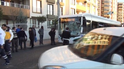  Halk otobüsü kamyona çarptı: 4 yaralı