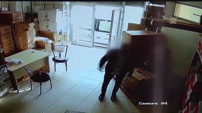 trol - Hırsızlık için iş yerine girdiğini iddia ettiği kişiyi dövdü - KONYA  Videosu
