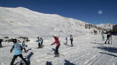 Kayak yarışması düzenlendi - HAKKARİ 