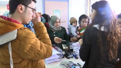 saglik hizmeti - Hayalindeki doktor önlüğünü Türkiye'de giydi - İZMİR  Videosu