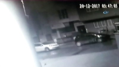  Kasklı hırsızlar park halinde 3 motosikleti böyle çaldı 