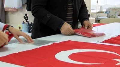 halk egitim merkezi -  Suriyelilerin diktiği ilk Türk Bayrağı göndere çekildi  Videosu