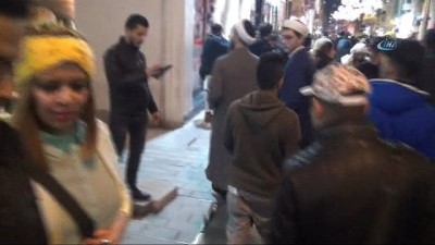 batil -  'Tebliğciler' yılbaşı öncesi Taksim’de Noel kutlamalarına karşı broşür dağıttı  Videosu