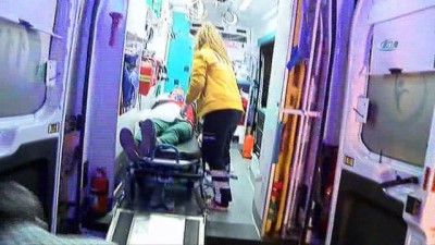 saglik personeli -  Yolcu otobüs ile ambulans çarpıştı: 6 yaralı Videosu