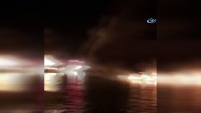 motorin -  Alaçatı Port’ta yanan ilk teknenin görüntüleri ortaya çıktı  Videosu