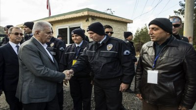  Başbakan Binali Yıldırım, polis kontrol noktasını ziyaret etti 