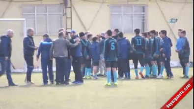 gaziosmanpasaspor - Futbol sahasında uçan tekme ve yumruklar konuştu  Videosu