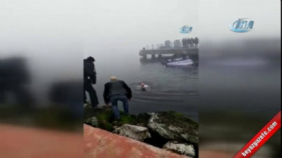 Denize atlayan Belediye Başkanı fenalaşan dalgıcı kurtardı  Videosu