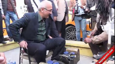 Bakan Elvan boya sandığında ayakkabı fırçaladı  Videosu
