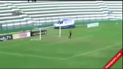 brezilya - Çıldırtan gol... Santradan ağları buldu  Videosu