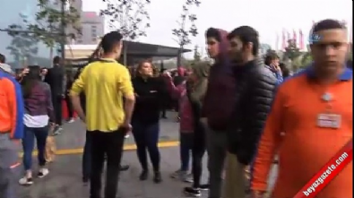 Bağcılar'da alışveriş merkezinde yangın çıktı 