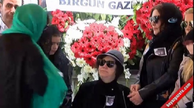 nazan oncel - Nazan Öncel eşinin cenazesinde saf tuttu  Videosu