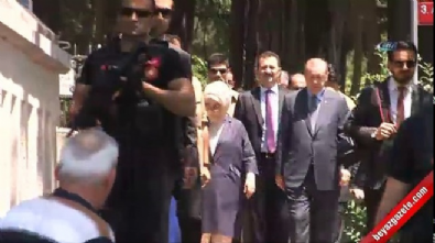 karacaahmet mezarligi - Cumhurbaşkanı Erdoğan anne ve babasının kabrini ziyaret etti  Videosu